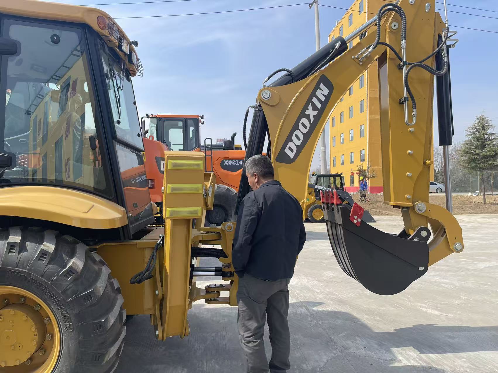 남미 고객이 우리 공장을 방문합니다.